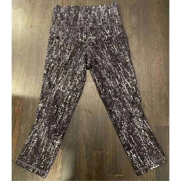 Athleta Salutation II 19-1/2” Inseam Capri Size XS - Picture 4 of 9